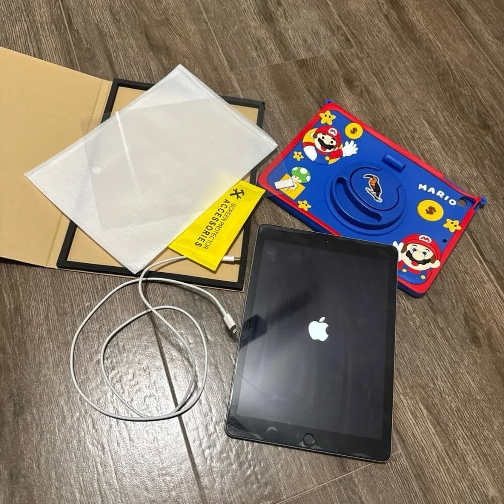 Apple iPad 6th Generation 32GB A1893 With Mario Case Charger